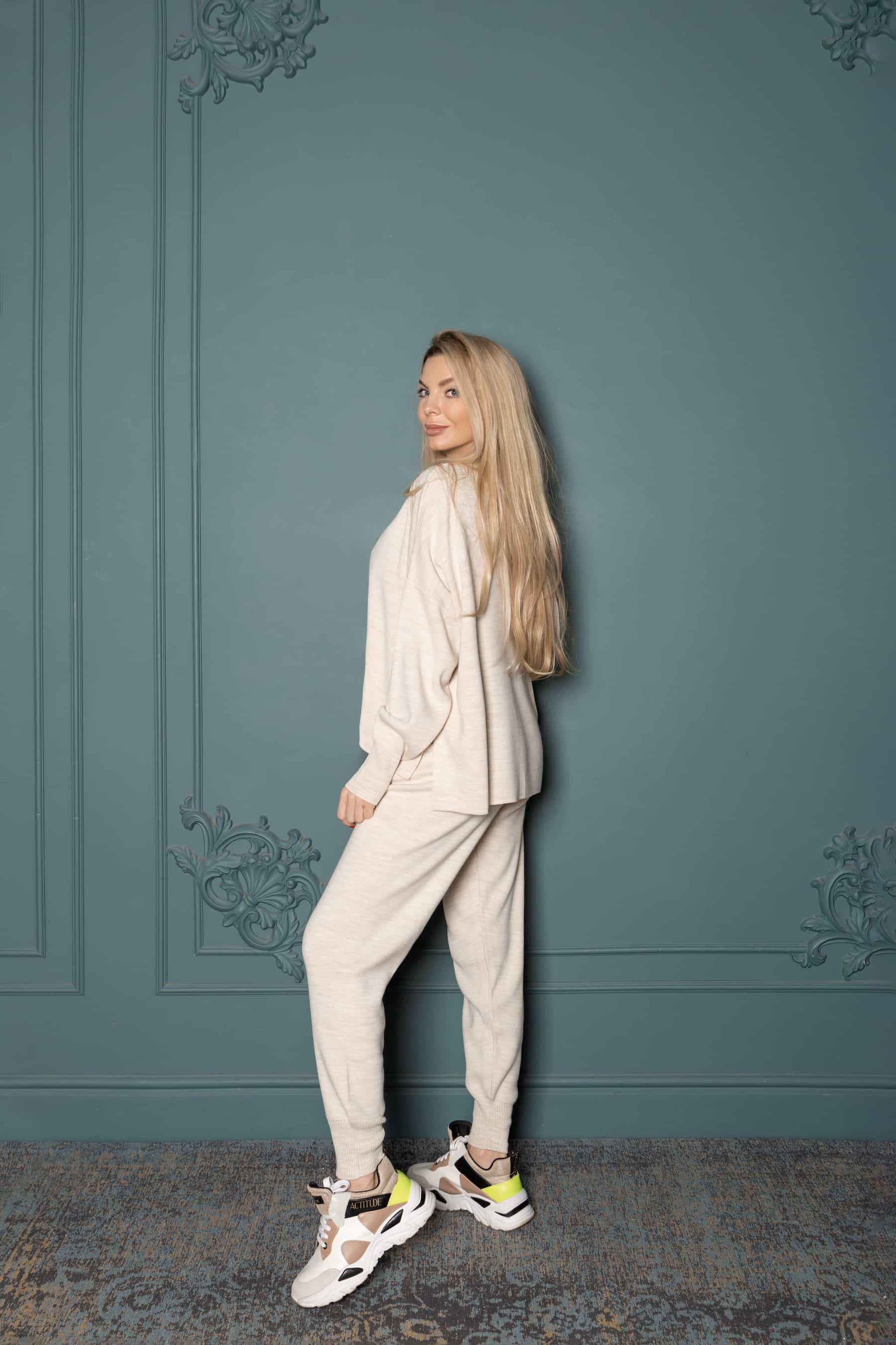 Knitted beige suit with tapered trousers